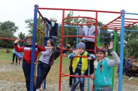 В рамках партпроекта в поселке Оболешево открыта детская игровая площадка